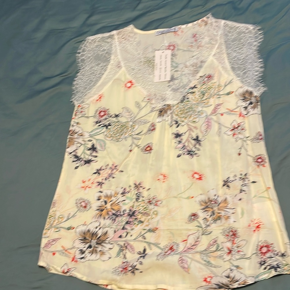 Glamaker NWT Floral & Lace Top for Spring Size Small
